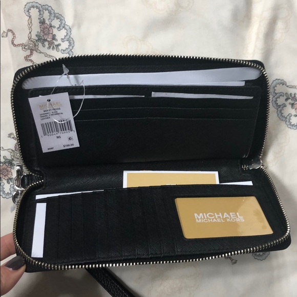 Michael Kors  Leather Continental Wristlet brand new